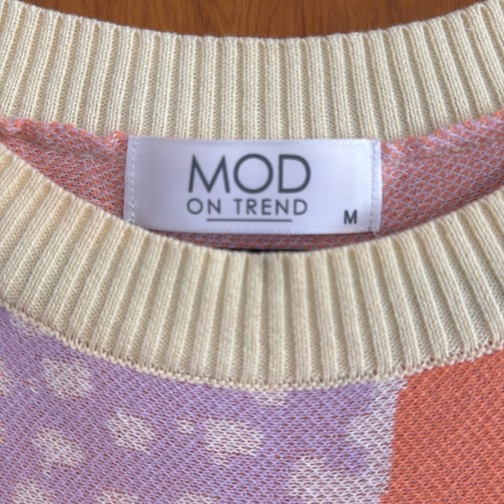 Mod on Trend spring sweater - Picture 3 of 3